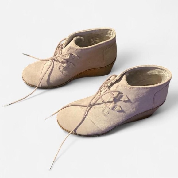 Stylish Tom’s Lace-Up Ankle Boots - Picture 1 of 6